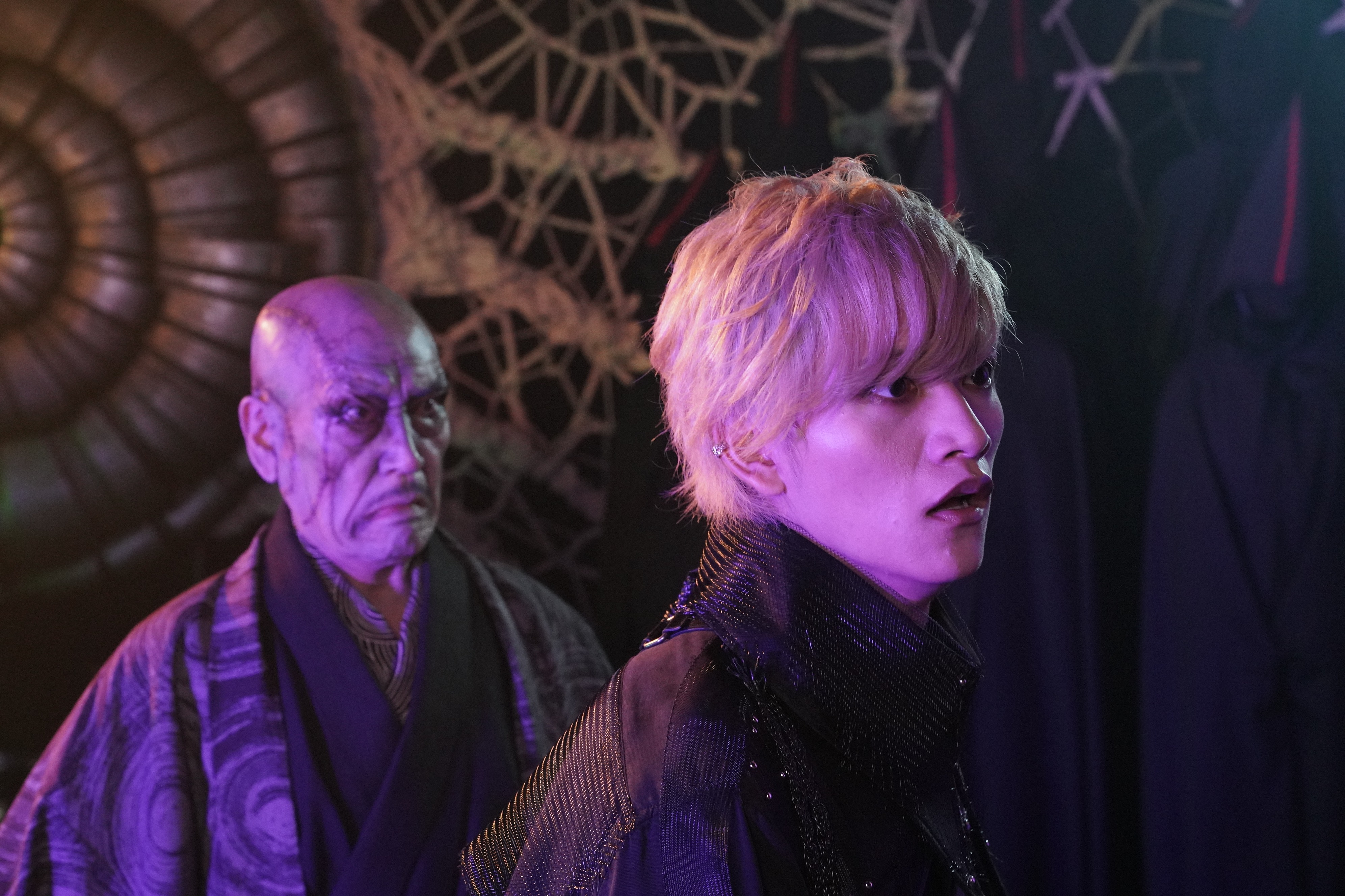 映画 地獄少女 公式 Ar Twitter 地獄少女 ができるまで 地獄パート 地獄を舞台の一つとした本作 三藁は実写にするとユーモアが出てしまう可能性があるので そう見えないよう 暴力的に恐ろしい存在として演じてもらいました と白石監督 三藁の参考に