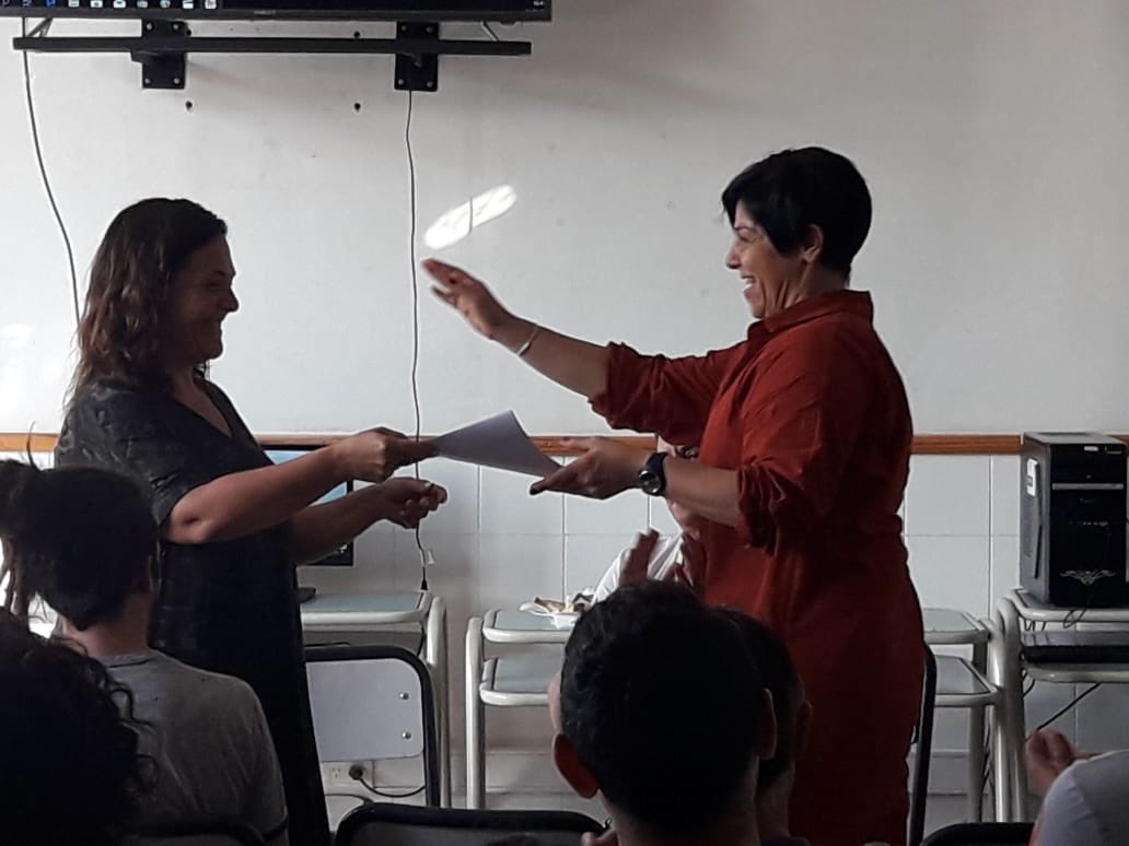 DEArBuenosAires's tweet photo. En 25 de Mayo llevamos a cabo otro encuentro de #ABC docentes de la Escuela de Educación Secundaria N1 orientada en Artes. Este espacio generado para compartir opiniones y experiencias nos sirve para estar cada vez más cerca.#familia #dialogo #comunicacion #abcpadres #abcdocentes https://t.co/YXk3vawc1I