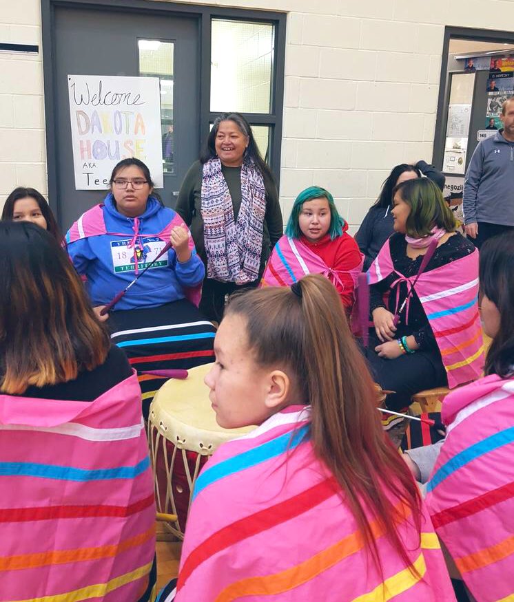 jackielconnell's tweet image. Can we get some twitter #love for the Minegoziibe Anishinabe School young women’s drum group?!!! #frontierSD #culture #love ♥️♥️