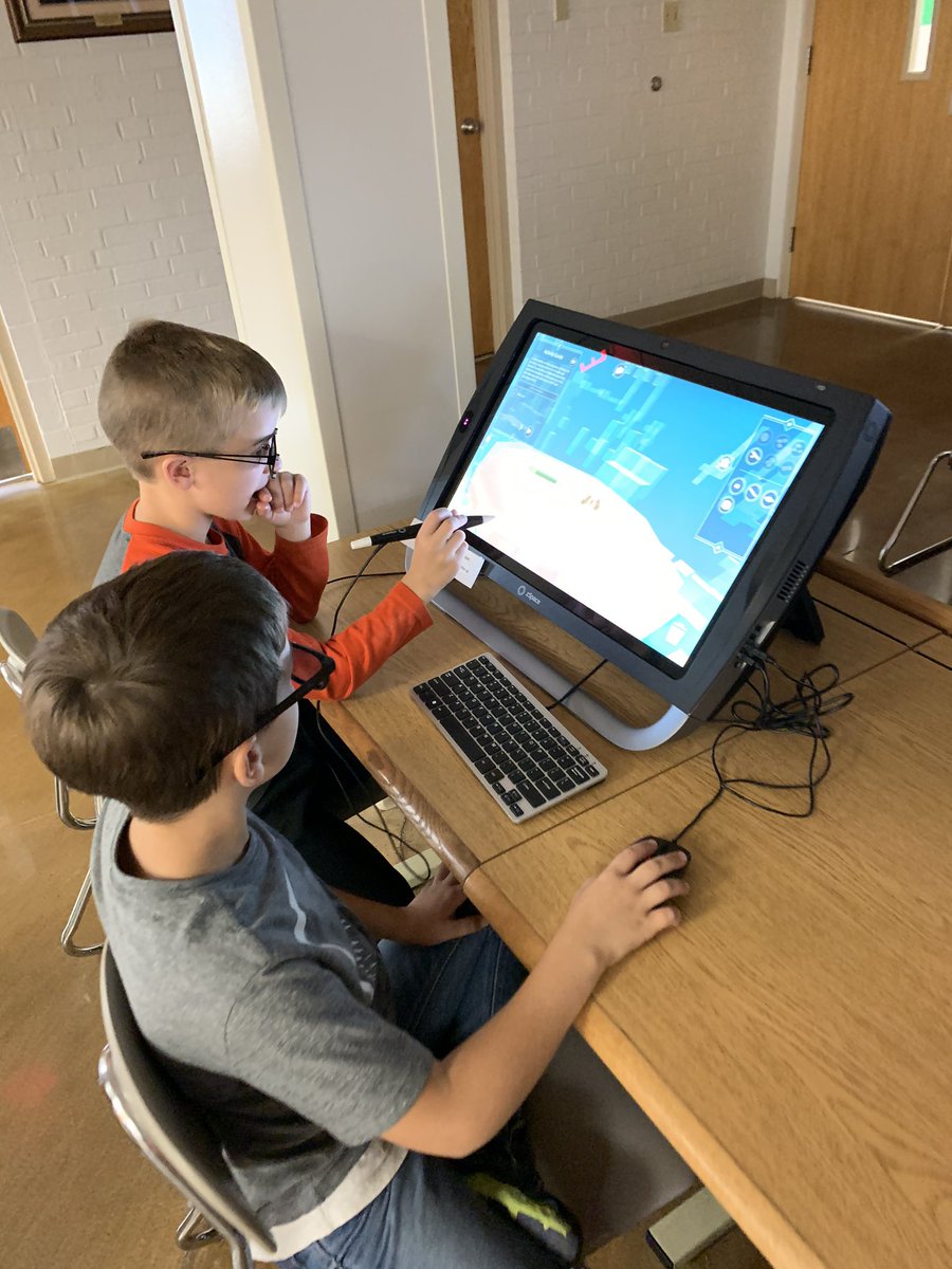 KimBrownSGEL2's tweet photo. Took a trip to HS library to try out the Zspace.   The students are seeing Place value blocks in 3D.  #studentengagement #mathisfun #BeADragonSGEL https://t.co/tZz1fX8IHV