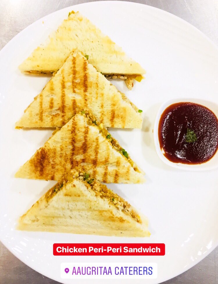 Aaugritaa_AICA's tweet photo. Start your Friday with Chicken Peri Peri Sandwich and give it a yummy treat #Aaugritaa #Classes #Sandwiches #ChickenSandwich #PeriPeri #ChefClasses #Training #Kitchen
To join #AaugritaaInstituteOfCulinaryArts and learn cooking by @ChefShivGhosh visit https://t.co/NRBizBxhcA https://t.co/A30jMfhl5O