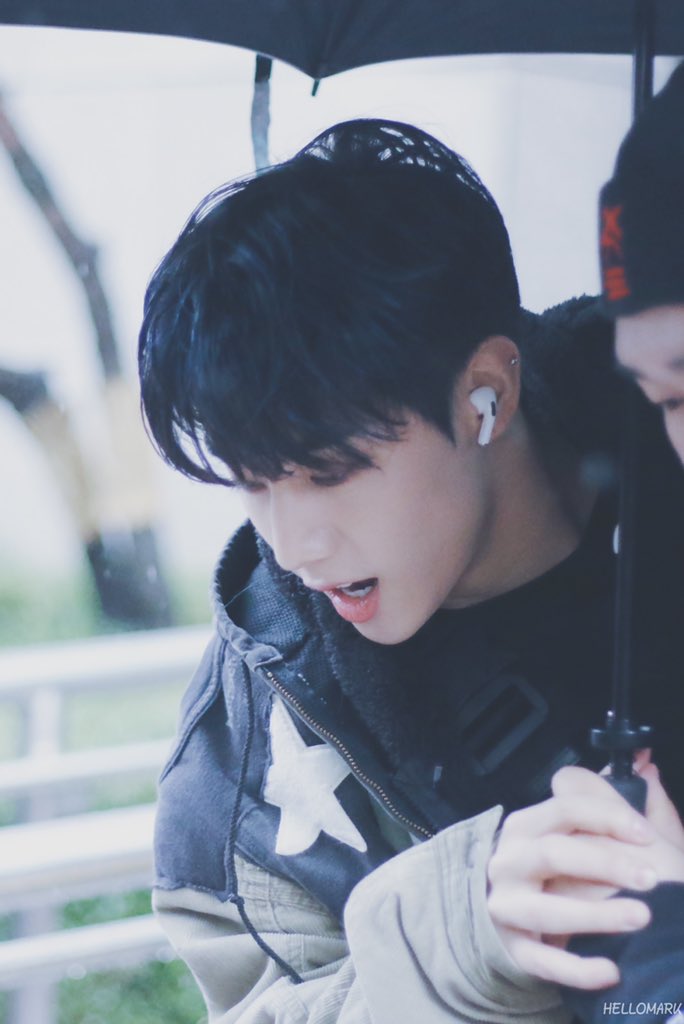 hellomark0904's tweet image. 191115 #마크 비가 마니 와서 조심ㅠ☔️
#GOT7 #MARK #갓세븐   
#GOT7_YouCallingMyName  
#GOT7_니가부르는나의이름