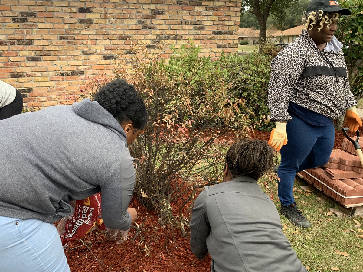 thejeffreyjamal's tweet photo. More worksite shots from today’s Team Depot Project. It’s amazing how things can transform in a matter of moments. #choosetoserve #teamdepot #celebratingservice #D238Strong #MightyMidSouth @DawayneGatesTHD @jxh076 @MistyUsher8 @ChrisBergHD https://t.co/cDME3GkZxM