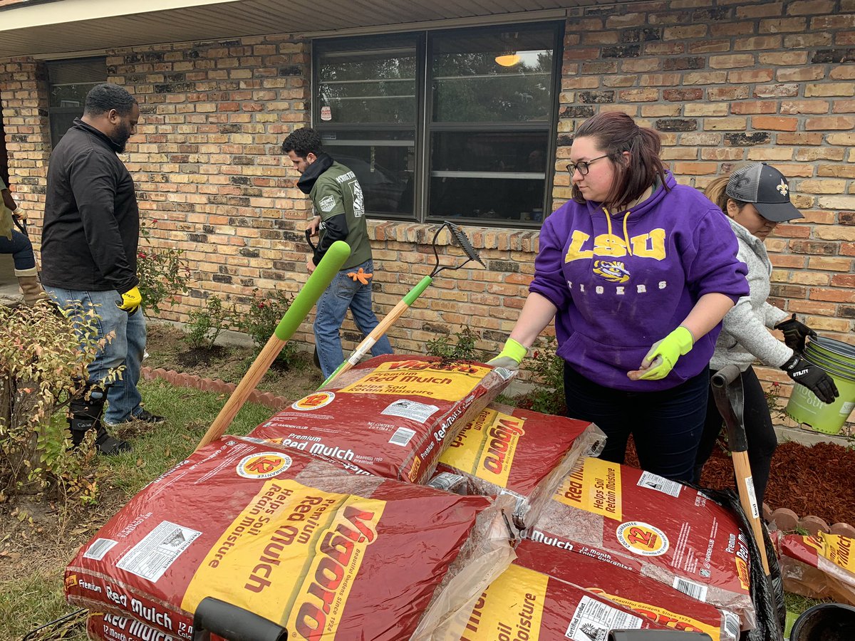 thejeffreyjamal's tweet photo. More worksite shots from today’s Team Depot Project. It’s amazing how things can transform in a matter of moments. #choosetoserve #teamdepot #celebratingservice #D238Strong #MightyMidSouth @DawayneGatesTHD @jxh076 @MistyUsher8 @ChrisBergHD https://t.co/cDME3GkZxM