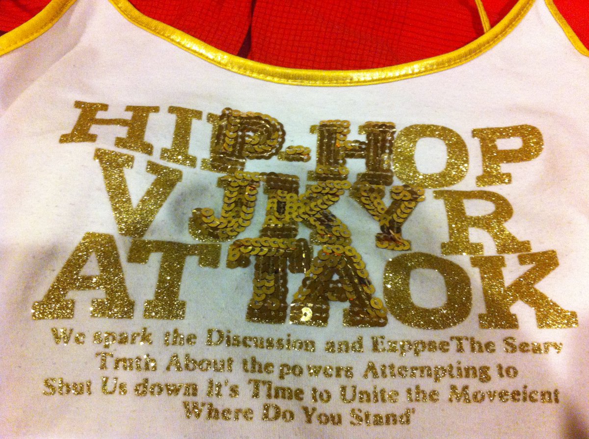 doccynzl's tweet image. I don&apos;t know what this shirt was even trying to say.
#Spelling
#Grammar
#TranslationProblems