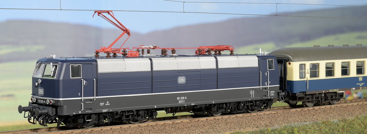 Herausragendes Preis-Leistungs-Verhältnis: Die Baureihe 181.2 als H0-Modell von Piko. Bernd Zöllner hat das Modell angesichts seiner zahlreichen korrekt umgesetzten Details denn auch in der aktuellen MIBA entsprechend gewürdigt. ow.ly/QgRY50wTDMo
#Piko #wirsindModellbahner