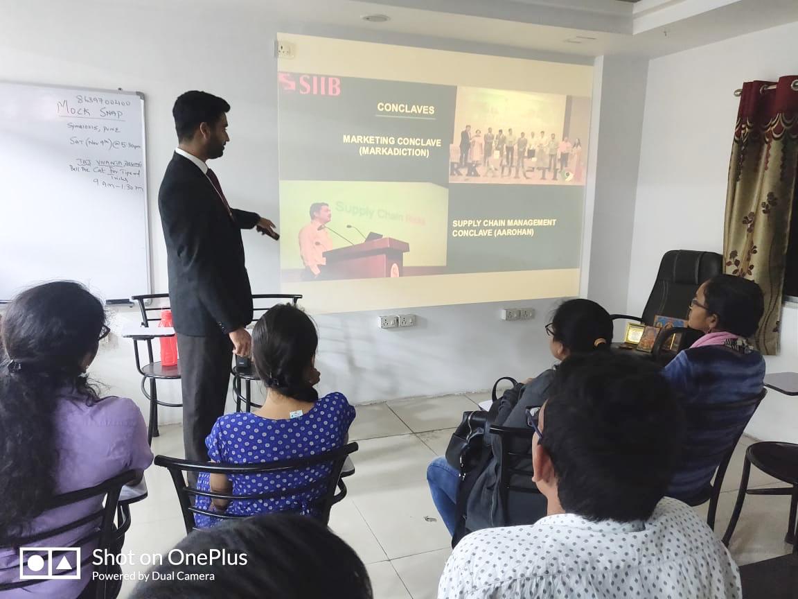 SIIBTweets's tweet photo. Thank you Hyderabad for making ‘Crack it with SIIB - Phase 2’ a great event. 
@symbiosistweets
 #CrackItWithSIIB #Symbiosis #SIIB #Pune #LifeChangesWithASnap #Business #SNAP #SnapExam #SymbiosisInternational (Deemed University) #SIU https://t.co/pG5iTNmBR7