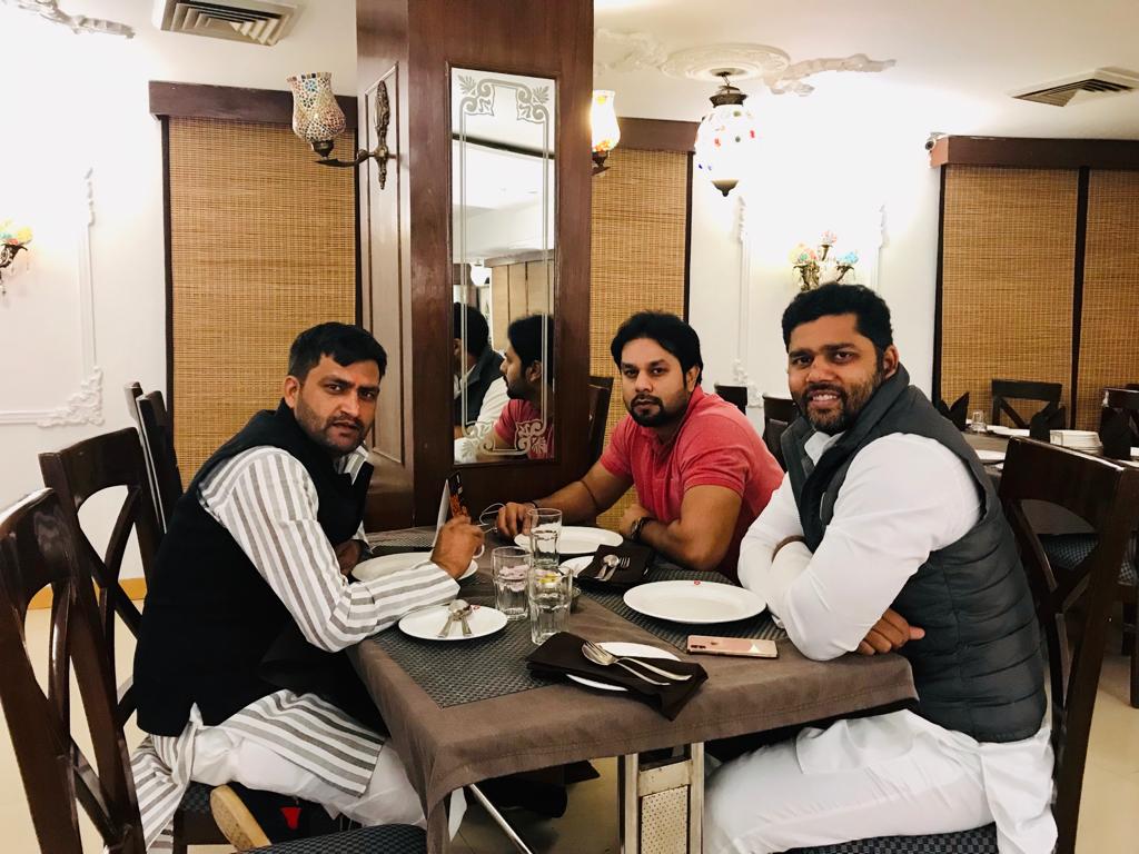 AshokChandnaINC's tweet photo. lunch in delhi with friends 
@KunalChoudhary_ @AmanatUllah23 https://t.co/mtvwEvVJvB