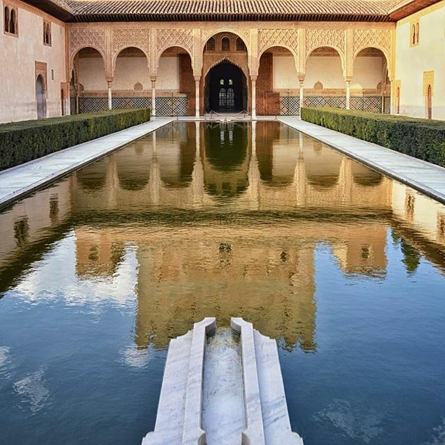 Buenos dias Granada!!!!!!!#granada #tourgranada #audioguiadegranada #turgranada #noviembre #tourism #vacaciones #turismocultural #algibes #granadamilyuna #tuktuk #turismogranada #turismo #albaycin #city #nice #beautiful #cool #alhambra #miradordesannicolas #generalife #tukt…