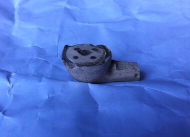 tasarch5's tweet photo. Never seen a pipe bowl like this before. Is it a filter or a baccy-saving device? Looks posh, anyway! https://t.co/D0HFR5aENN