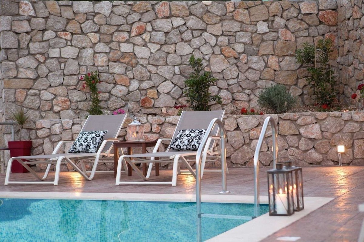LefkadaHoliday's tweet photo. Book your holiday now in a summer villa that is only 900m from the beach, offering amazing view ovelooking Vassiliki Bay and the Ionian sea!
.
https://t.co/KPZwEvw6UU
.
#summer2020 #holidayvilla #greecestagram #greecesummer #visitlefkada #closetobeach #amazingview #privatepool https://t.co/oIgOjCEOFd