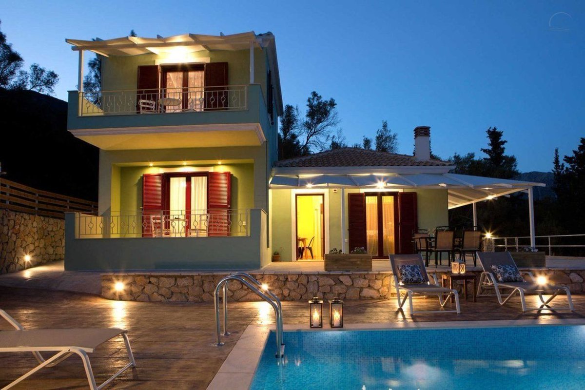 LefkadaHoliday's tweet photo. Book your holiday now in a summer villa that is only 900m from the beach, offering amazing view ovelooking Vassiliki Bay and the Ionian sea!
.
https://t.co/KPZwEvw6UU
.
#summer2020 #holidayvilla #greecestagram #greecesummer #visitlefkada #closetobeach #amazingview #privatepool https://t.co/oIgOjCEOFd