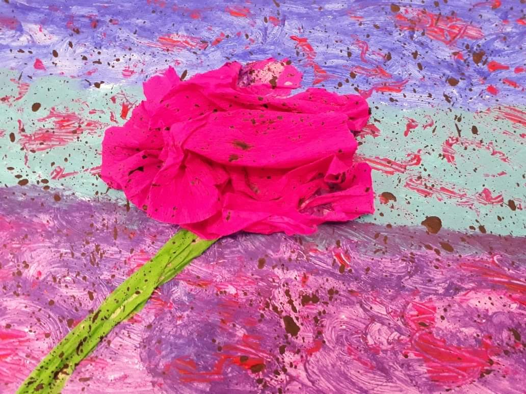 CPAalsmeer's tweet photo. Dinsdag brachten leerlingen van De Groenstrook en Westplas Mavo een bezoek aan @FlowerArtMuseum in het kader van #RondjeCultuur. In workshops van Sunny Neeter maakten ze een schilderij met een twist en lieten zich inspireren door de mooie bloemenfoto's van Richard Fischer. 🌸🌷🎨 https://t.co/XTO4fbHM1e
