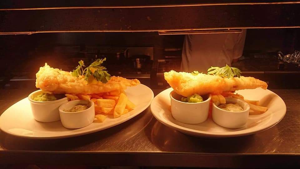 WHOS GOT THAT FRIDAY FEELING?! 🍷🥂 🍺 we have it all! 20% off ALL fizz ALL Friday ✅ FREE drink with every large fish &amp; chips ✅ a selection of Manchester brewed ales &amp; lagers ✅ Book a table by calling us on 0161 980 4610 ....see you at the bar 🍻 #FridayFeeling