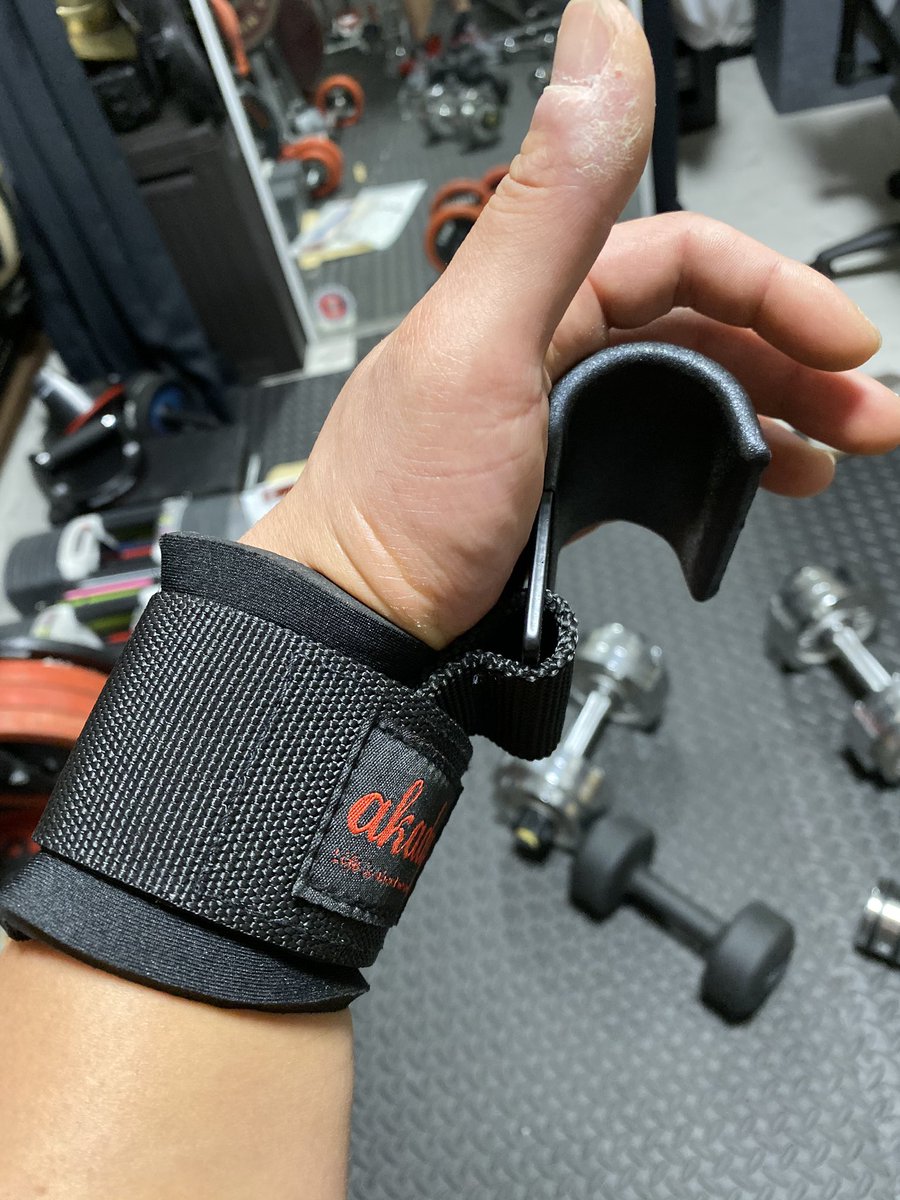 Leonidas Z L Amazonで1800円ぐらいで売ってるフック式パワーグリップ これサイドレイズめちゃめちゃはいります笑 個人的にサイドレイズのみならこのパワーグリップが1番入る フック式なので握力をほとんど使わないから肩にダイレクトに入ります これは