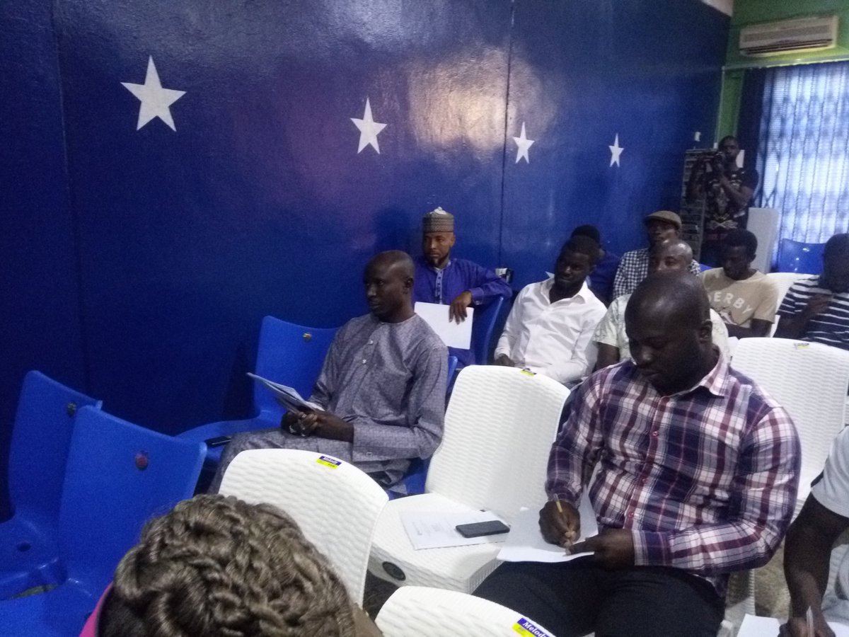 judytiri's tweet photo. Too Pam Tok AWEP Alumni speaking to Users in American Space on how business succeed in an Economic Recession. Businesses must have a plan which includes an executive summary of competitors, market analysis, risks, strategy &amp; implementation, financials etc. Not late to join us! https://t.co/Yu6wvai1t6