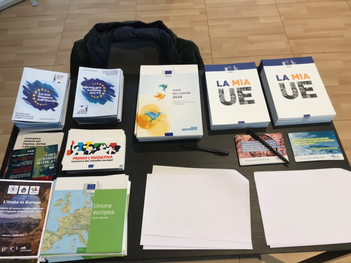 ponir_14_20's tweet photo. Evento annuale del #PONIR1420:
🚝il ruolo del Programma sul territorio lucano
🇪🇺le opportunità che offre l'#UE alle giovani generazioni
🏆le proposte creative vincitrici del contest #raccontaconituoiocchi2019
💻il #graphicrecording in #realtime
😎i #visori per la #virtualreality https://t.co/4CWWmNiXgc