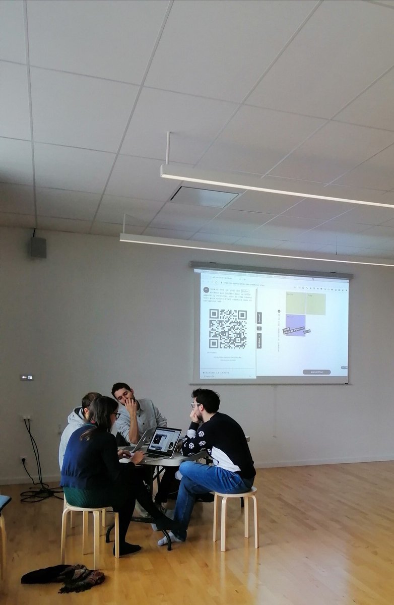 Atelier pratique à l’Université de Grenoble sur les Cahiers du Studio avec Louis Eveillard @latelier_cherch et Florence Kremper du <a href="/StudioTheaVitry/">Studio-Théâtre Vitry</a>