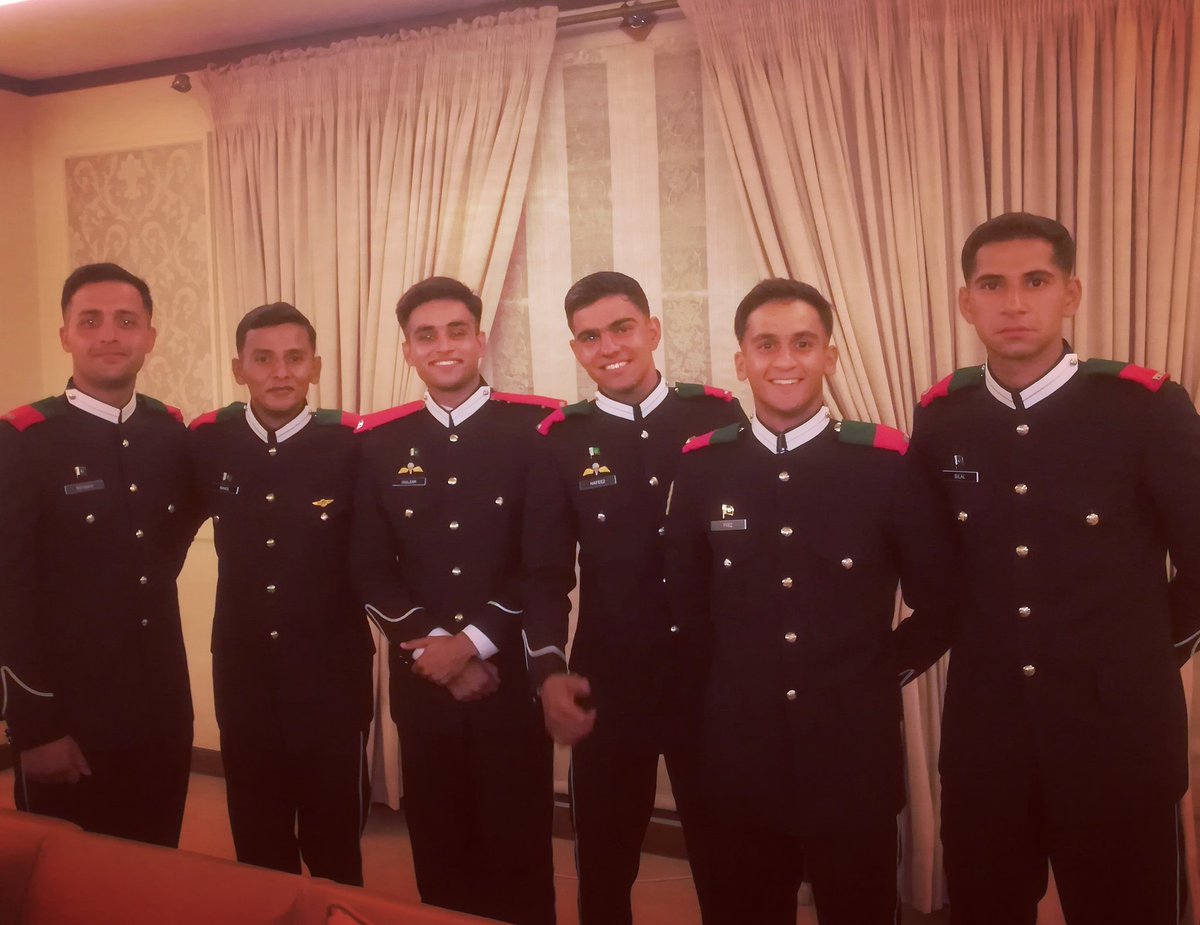 GaadiAdnan's tweet photo. Real heroes😎😎
#gaadi#ehdewafa#PMA#PAKARMY https://t.co/5PvrUPpFtK