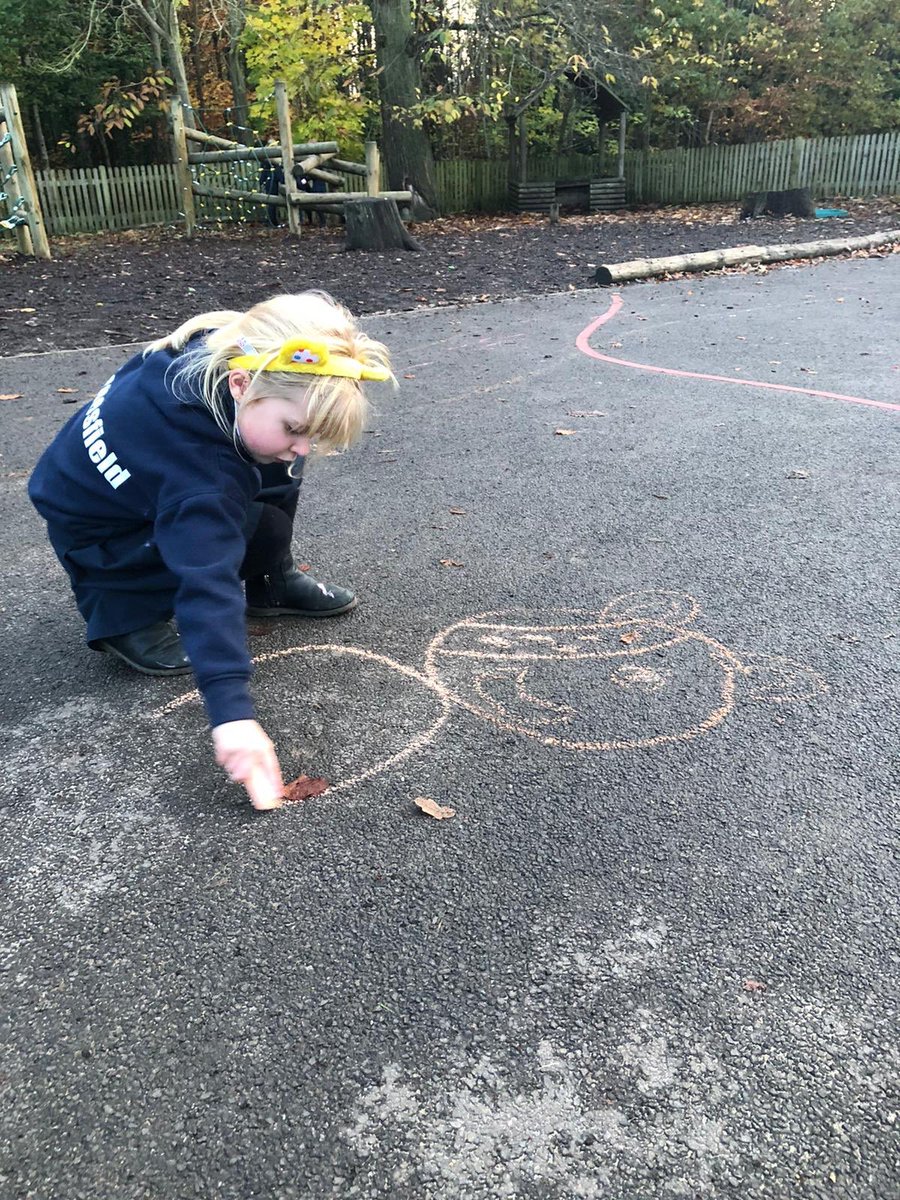 DanesfieldDen's tweet photo. The Den drawing on the playground for Children In Need🐻💛 #childreninneed2019  #pudseybear https://t.co/eejnTJVuRG