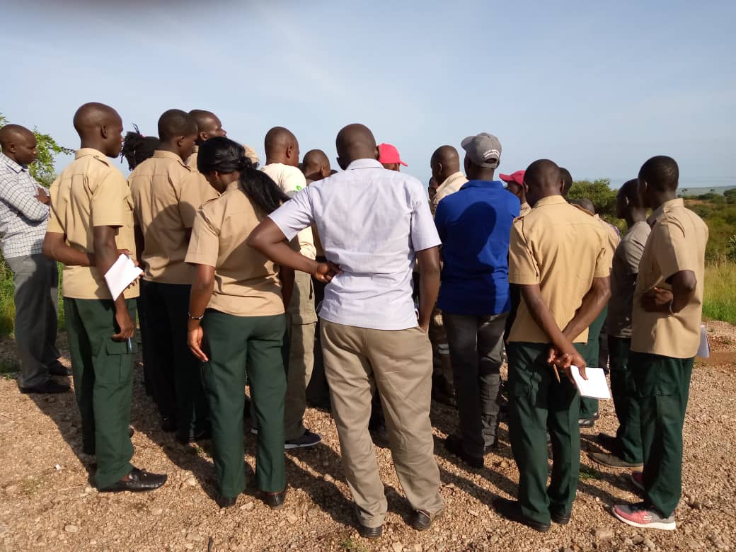 Students from Uganda Wildlife Research and Training Institute are undertaking a field visit to Albertine Graben,the visit will help them appreciate the coexistence of Wildlife and the Oil and Gas sector. #PAUOilVisit #UgandaOil