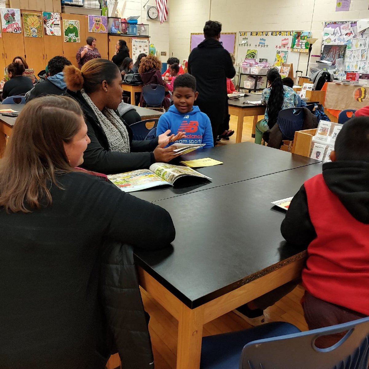 BCDICarolinas's tweet image. #ActiveReading #HomeReadingHelper #Ready4K #ReadToSucceed #ParentPower @NBCDI @ReadCLT @CharMeckSchools @CMSboard @UPS_Foundation @BBT #TogetherWeWill 💕👊🏾