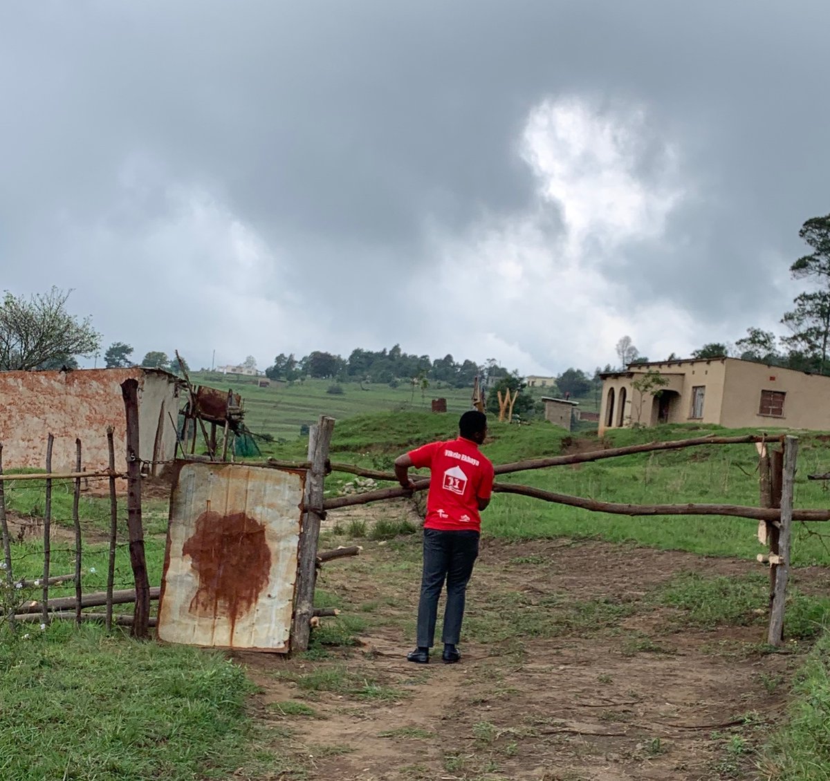 GlobalTB's tweet photo. Our #VikelaEkhaya Community Outreach Nurse, Banile, works tirelessly to ensure that all of our patients receive #TPT! Moving household gates is just a start to breaking access barriers. #PreventativeTreatment #HealthCareForAll #CommunityBasedCare https://t.co/IeRW1mJ5ky