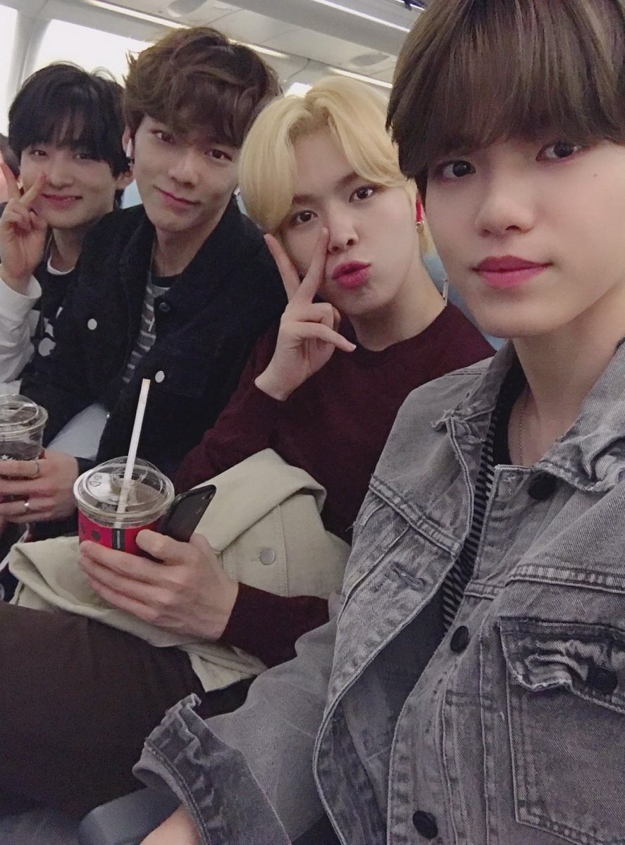 veriveryperu's tweet photo. @by_verivery [#VERIVERY]
No pudimos tomar una foto grupal hoy en el aeropuertoㅜㅠ Es un fastidio ¡Pero ven con VERIVERY!!! Nos vemos pronto en Taiwán🥰

#베리베리 #베러 #VERRER #Taiwán #LestGoo!!! https://t.co/L0c5tgaKuJ