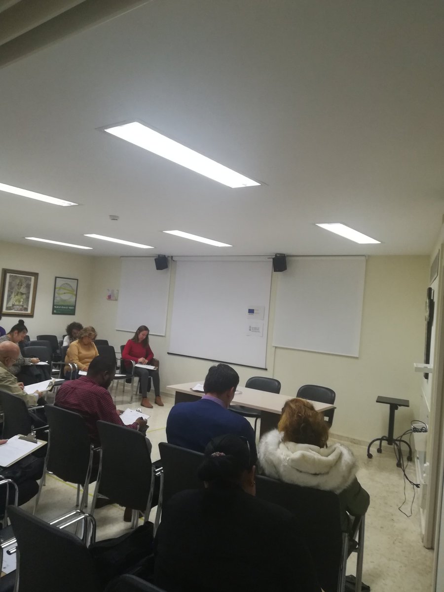 AgenciaColocac2's tweet photo. 🎒#MomentoCáritas Los participantes de la Agencia de Colocación, que acompañamos en la búsqueda de #Empleo participan en la inscripción grupal de noviembre.  
Gracias por esta oportunidad @ValenciaCaritas.Con la cofinanciación de POISES 2014-20 y GVA. https://t.co/KPXiOau0JV