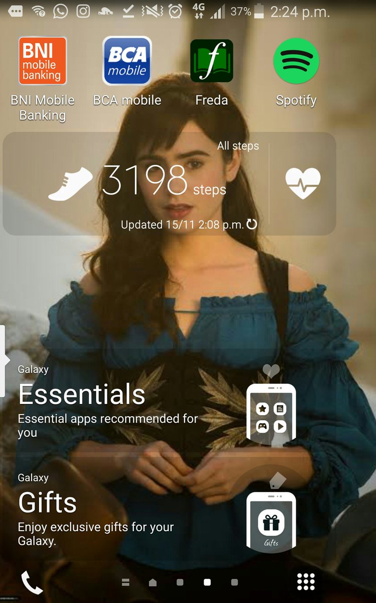 AfiqAmharNN's tweet photo. Inteviewer : What is your background?

Me : Lily Collins at her 20s https://t.co/VK8jhIw6VI
