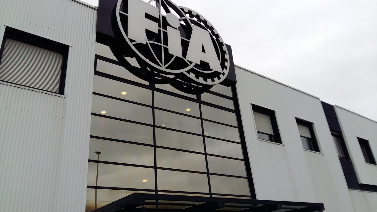 fredergirard's tweet photo. La FIA, Fédération Internationale de l Automobile, s équipe de Cleancasc  #fia #jeantodt #valeiry #casquepropre #cleancasc #nettoyagealozone #frenchfab #frenchtech #mif #f1 #rallye #karting #rallycross # https://t.co/0JF4z1eyqE