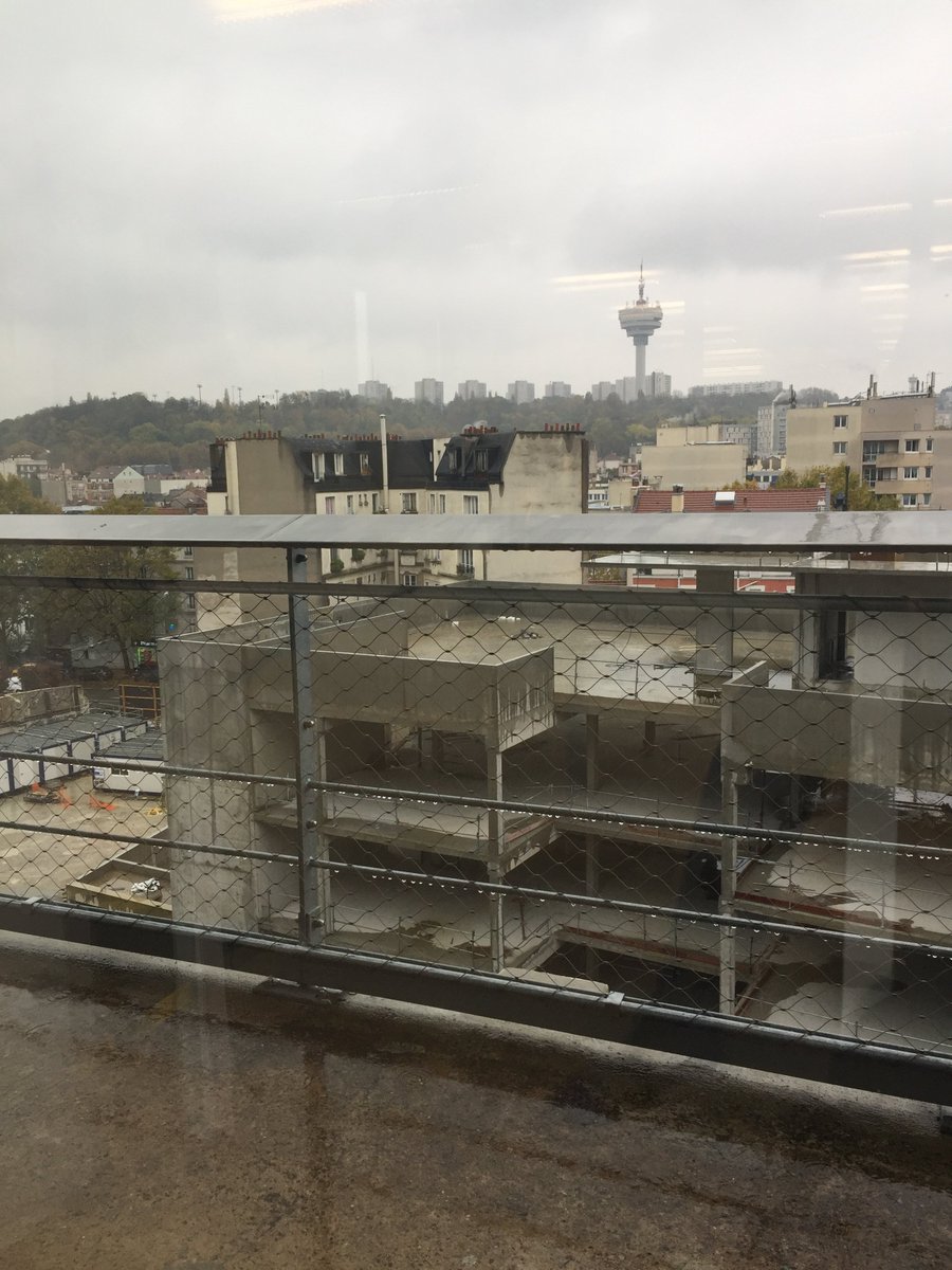 À Pantin, quelques gouttes de pluie suffisent pour te transporter en ex-RDA #nofilter
