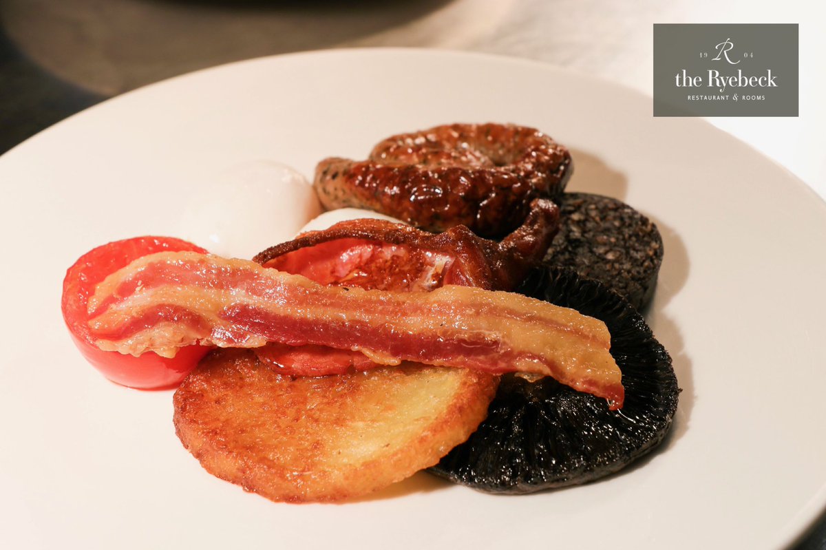 #FRIDAYFEELING👌🏼 Good morning from the Ryebeck 😊 Time to have the most important meal of the day 🍳 Full English ready😋 #Breakfast #FridayFeeling #TheRyebeck #RyebeckRestaurant #Yummy #Howdoyoulikeyoureggs #Lakedistrictfood #Windermere