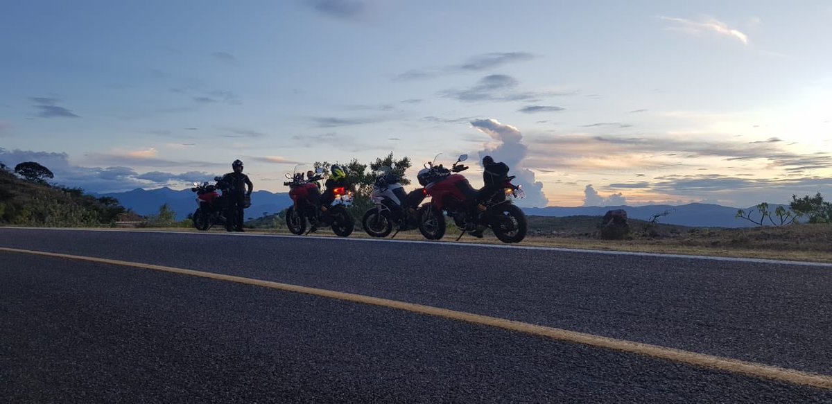 _Motorette's tweet photo. Llegamos a Huatulco!! Casi 11 horas rodando, lluvia, neblina, frío, calor y mucha emoción fue lo que vivimos hoy con @DucatiMotor #dmac2019 #delmaralcielo2019 #motoretteclub https://t.co/asFLSpgdd1