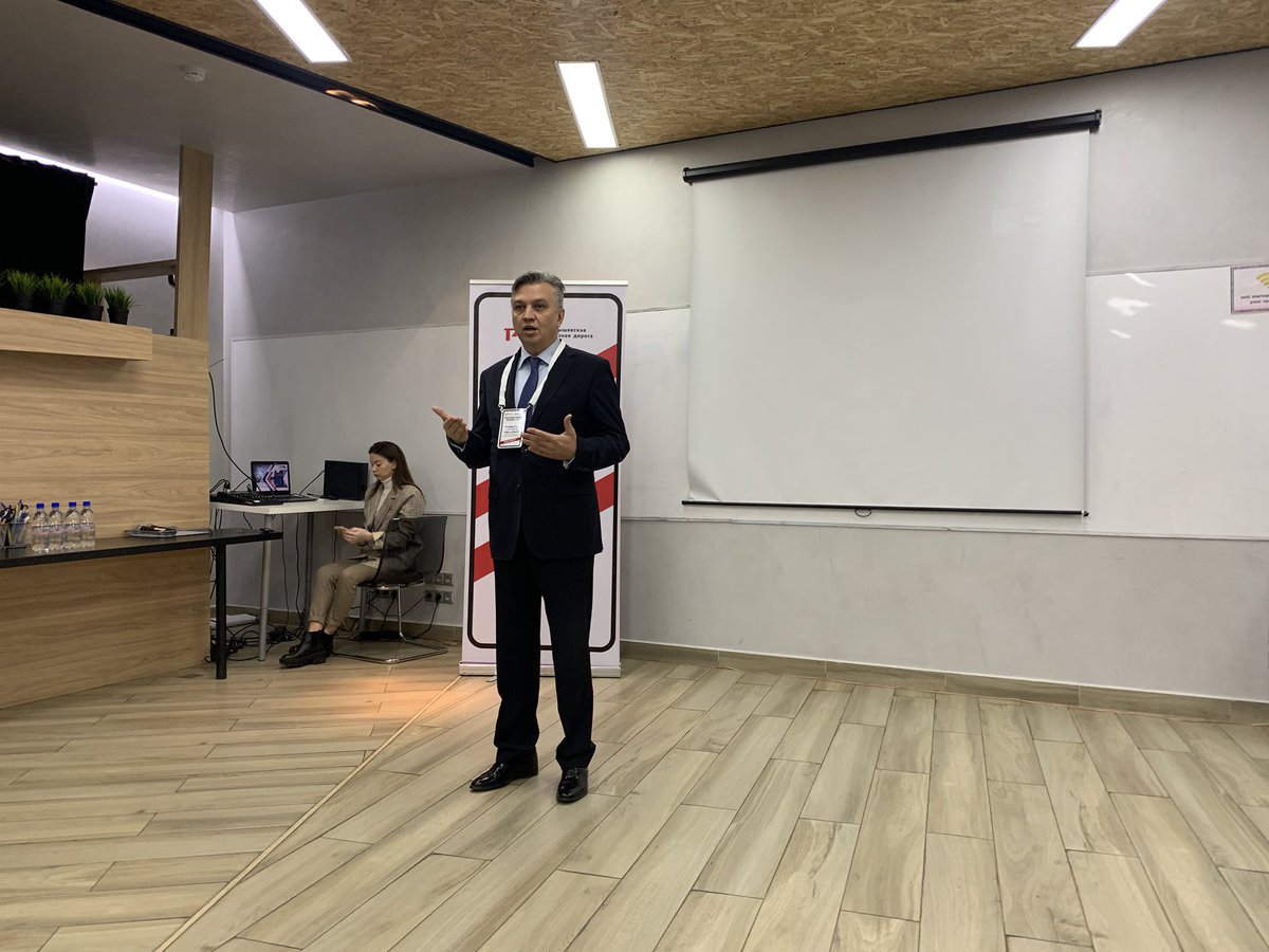 Прямо сейчас запустили #IronRoadShow в интересах Куйбышевской железной дороги. Появилась отличная площадка для взаимодействия малого технологичного бизнеса и РЖД. <a href="/D_Azaroff/">Дмитрий Азаров</a> <a href="/D_Bogdanov/">Daniel Bogdanov</a> <a href="/economy_samreg/">Минэкономразвития СО</a>