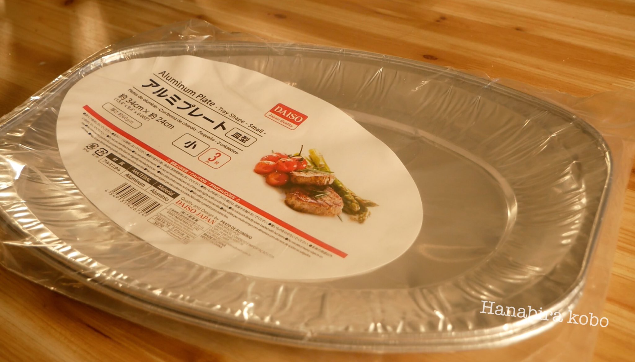 Hanabira工房 ミニチュア 初著書 ちいさい世界 もの づくり 発売中 100均daiso に売っているものだけで 錆びたトタン屋根 を作りました 竹ひごを並べてネイルドットペンでなぞる あとは アンティークメディウム Daisoに売って