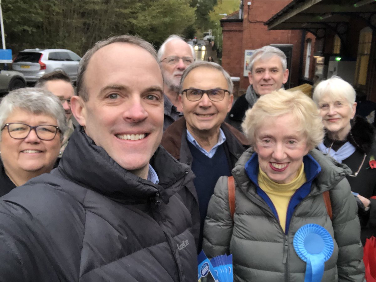DominicRaab's tweet image. Down at Oxshott station at 6,30am talking to residents - delivering our new leaflet setting out my local priorities, and ⁦@Conservatives⁩ plans to unleash Britain’s potential.
