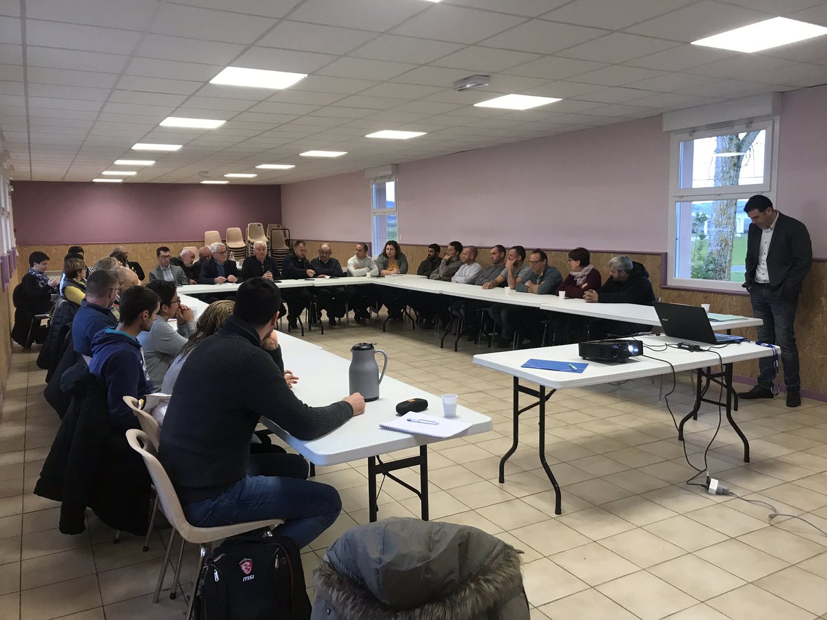 CelineCalvignac's tweet photo. Nous sommes nombreux à la matinale organisée en partenariat avec @InitiativeAveyron à destination des entrepreneurs du territoire Monts, Rance et Rougier ! Un temps d’échange pour discuter des réseaux sociaux, des aides économiques et faire connaissance.  #ruralité #territoire https://t.co/wqahqd0Tez