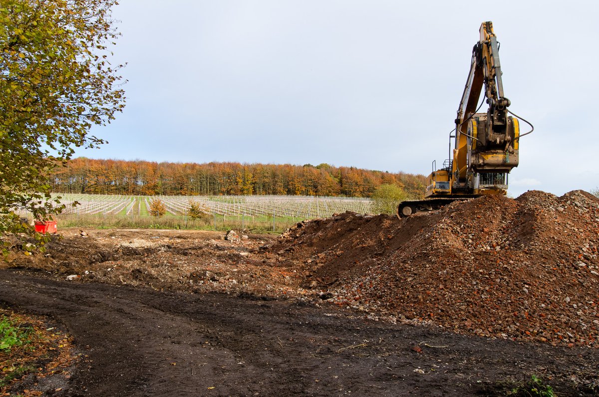 Designcubed’s latest winery is on site!
#architecture #newwork #onsite #englishwine #wineryarchitecture #ukwine #bigdig #berkshire #designcubed GEconstruct Vinescapes