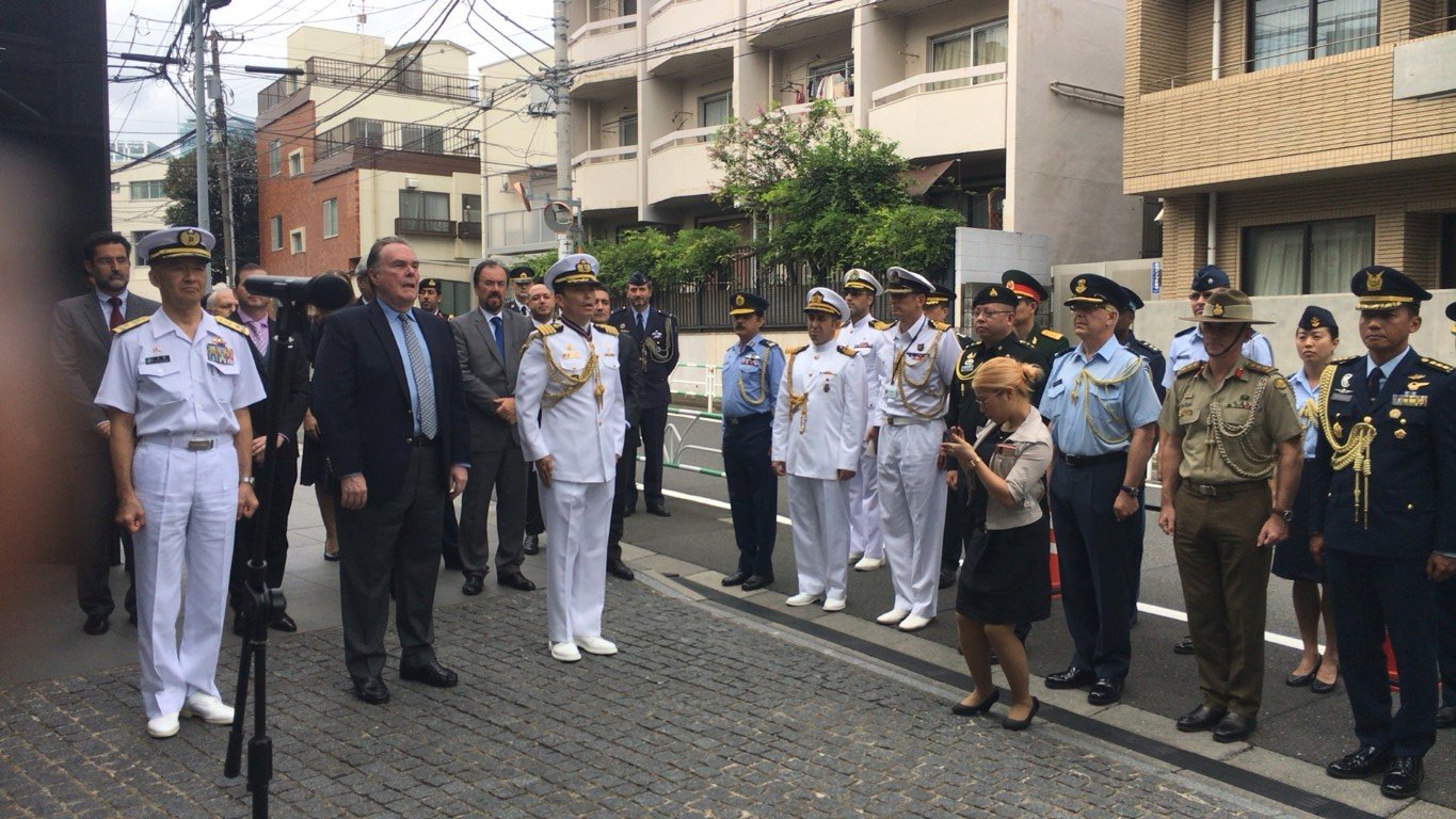 Peru In Japan ペルー大使館 Pa Twitter ペルー海軍198周年記念 ペルー海軍の198周年を祝う10月8日に ペルーの大提督 ミゲル グラウ セミナリオの胸像に花の捧げ物が贈られました T Co Voe1vbi80s