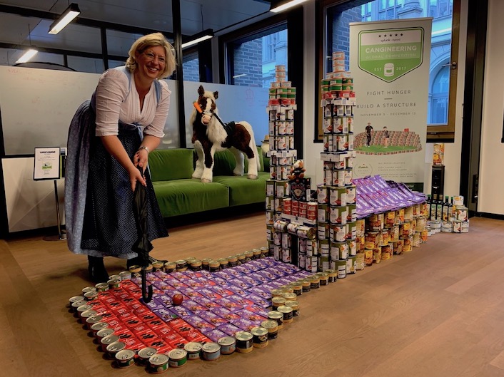 SplunkDE's tweet image. Doppelter Einsatz gegen Hunger: Unsere Kollegen haben die Münchner #Tafel am 28.10. und 7.11. bei der Ausgabe unterstützt. Und auch beim #Cangineering-Contest sind wir nach unserem Erfolg 2018 dieses Jahr wieder mit dabei. 😃 #Splunkforgood #München