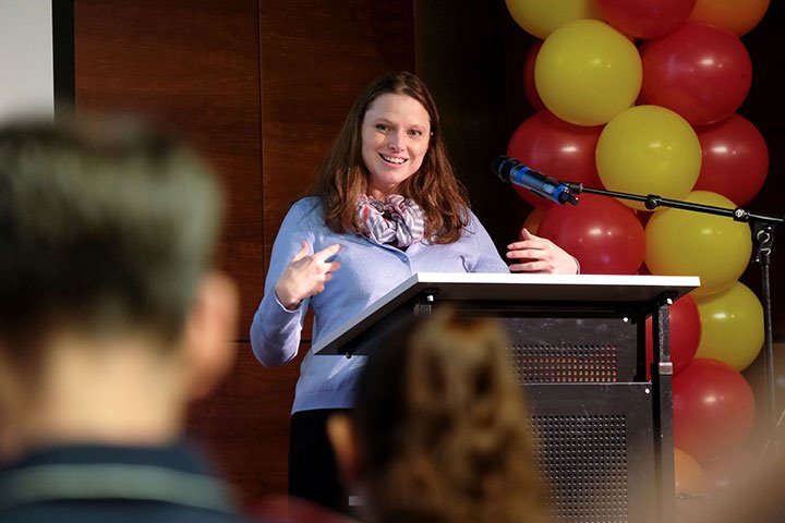 Zehn Jahre gibt's den #Weiterbildungsbonus. Da feiern wir natürlich mit (mit Senatorin @melanieleonhard <a href="/ESF_Hamburg/">ESF-Hamburg</a>)! Denn er hat einen festen Platz im Masterplan #Handwerk 2020. Noch nicht ausprobiert? Dann schnell #Weiterbildung aussuchen &amp; beantragen! tinyurl.com/v7eeluy