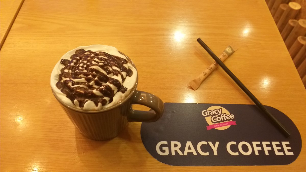 GoodLuckBut3's tweet image. KOREA 
경기도 이천시 설봉공원 
한 카페에서 만남 카페 모카 한잔 한숨 
드라마 가너 지금 가을 비 밤 카페에 들어갔다.