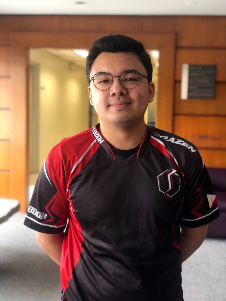 jeffcanoy's tweet photo. #ESports makes its debut in #SEAGames2019.

20-year-old Andreij Albar (Codename: Doujin) will try to get the gold in Tekken 7 for the PH. He compares esports to chess. A test of strategy. No pieces to push. But buttons.

Filed this story for @TVPatrol: https://t.co/21StxtuDjO https://t.co/D5wi9ZwTZY