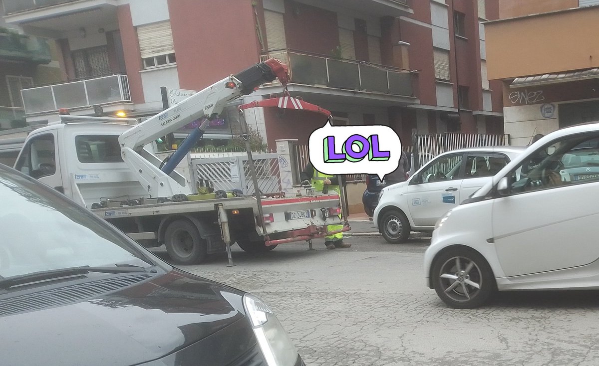 ATtACcatiAlBus's tweet image. via gregorio xi
si stanno portando via una #car2go parcheggiata davanti officina

@car2go applausi