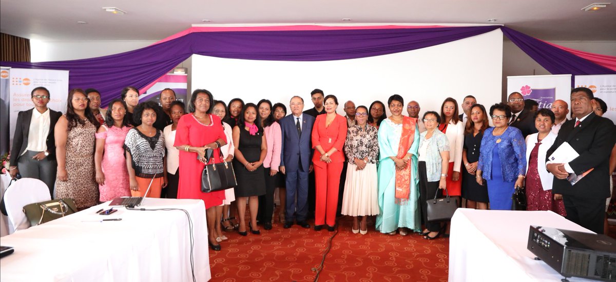 UNFPAMadagascar's tweet photo. We continue to advance the struggle against #GBV
Exchange session on #gender-based violence with représentatives of Madagascar's parliamentarians
#NationalAssembly
#MinistryOfPopulation
#AssociationFitia
@MG_One_UN https://t.co/Pu2fkqvci9