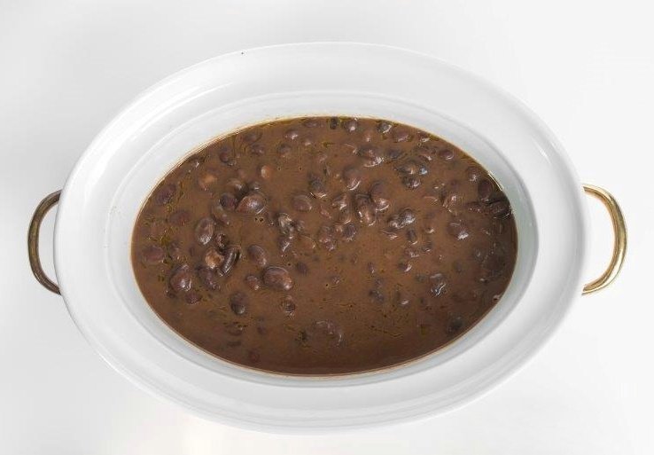Para combatir el frío que tenemos y que viene, os sugerimos un plato de cuchara: Alubias rojas guisadas al estilo tradicional.
#hoycomemosencasadelosIdoate #experienciagastronomica #platosdecuchara