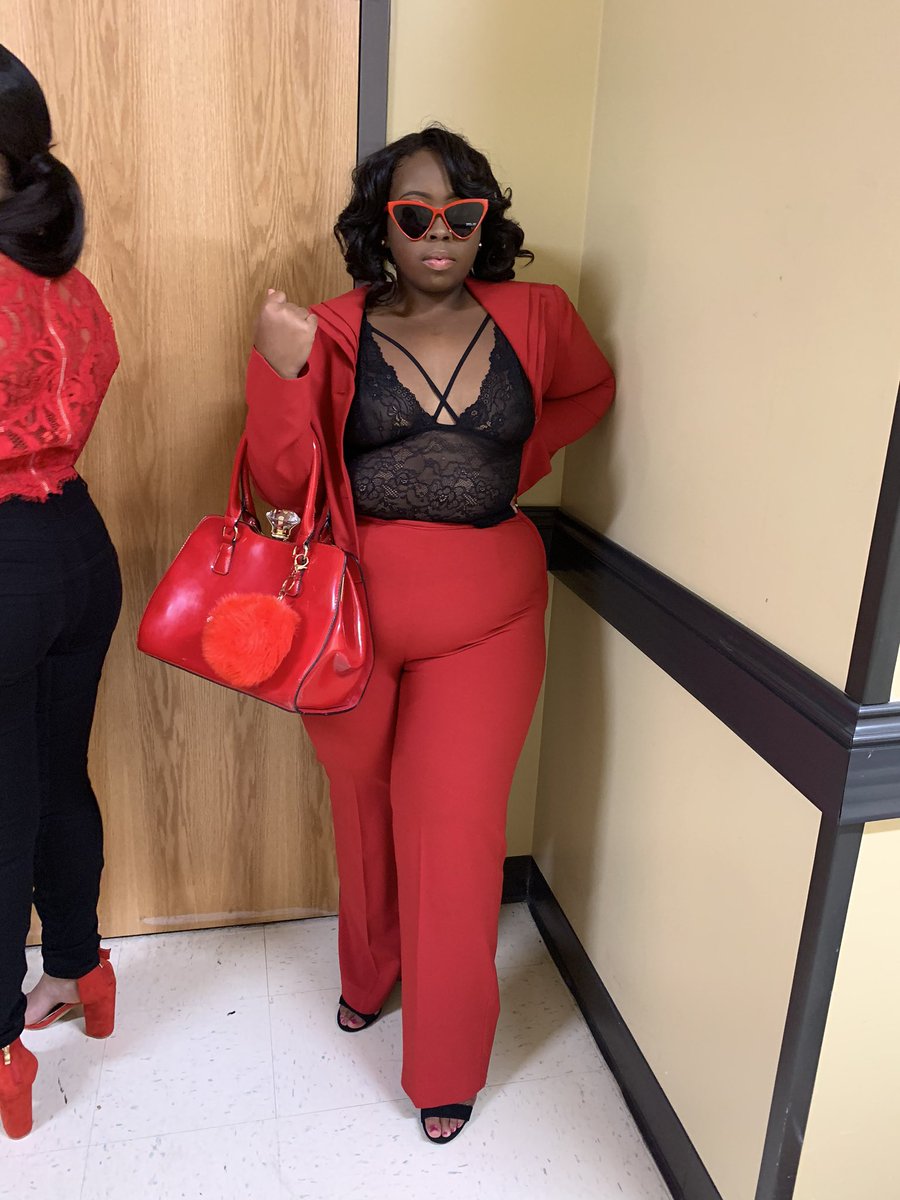 makaylaxjanaye's tweet photo. Every day is a fashion show and the world is my runway πΉ#PLUSFASHIONSHOW @PlusTakeover_PV https://t.co/fnFO4wCZnD