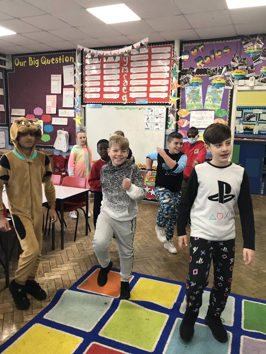 TerraceRoad's tweet image. Year 5/6 are moving along with #joewicks #morningmove #ChildrenInNeed2019 🏃🏻‍♂️