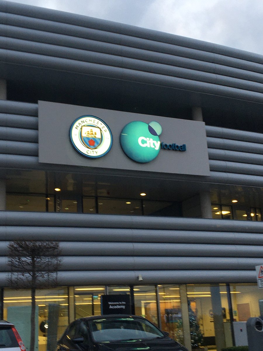 ⚽️WOW what a privilege it was to be asked to talk to the <a href="/ManCityAcademy/">Manchester City Academy</a> 15yr old boys 🥅
The theme was resilience and the whole group were fantastic and v engaging. 
A true honour to be invited. I can’t wait to no doubt see these boys being the stars of the future 💫 #mancity